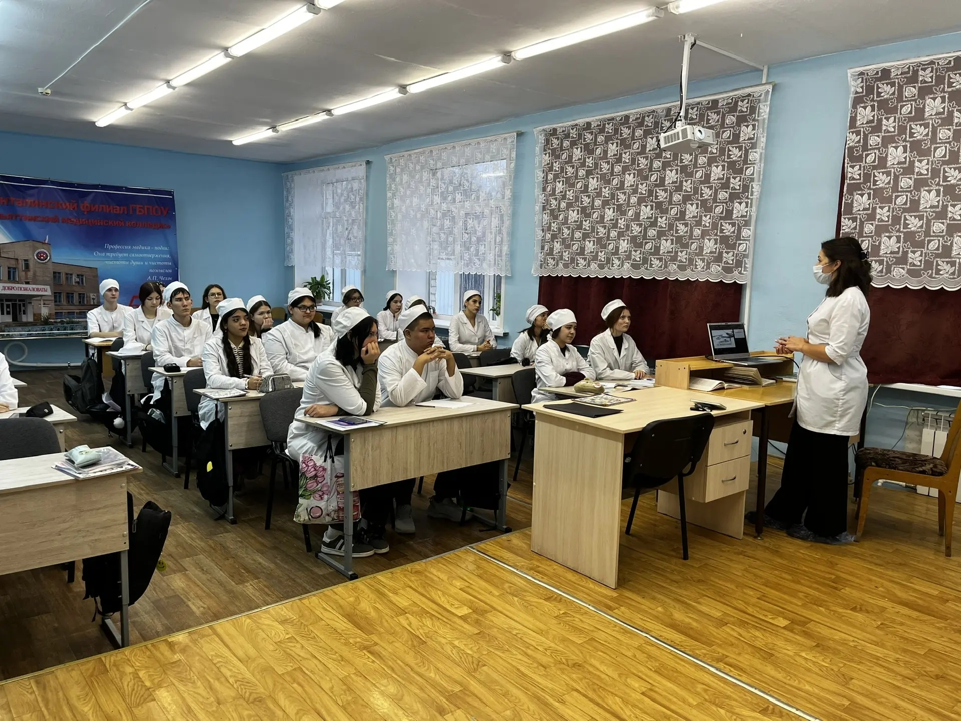 «Здоровье — личная ответственность»: врач Шенталинской ЦРБ — о профилактике ВИЧ для будущих медиков